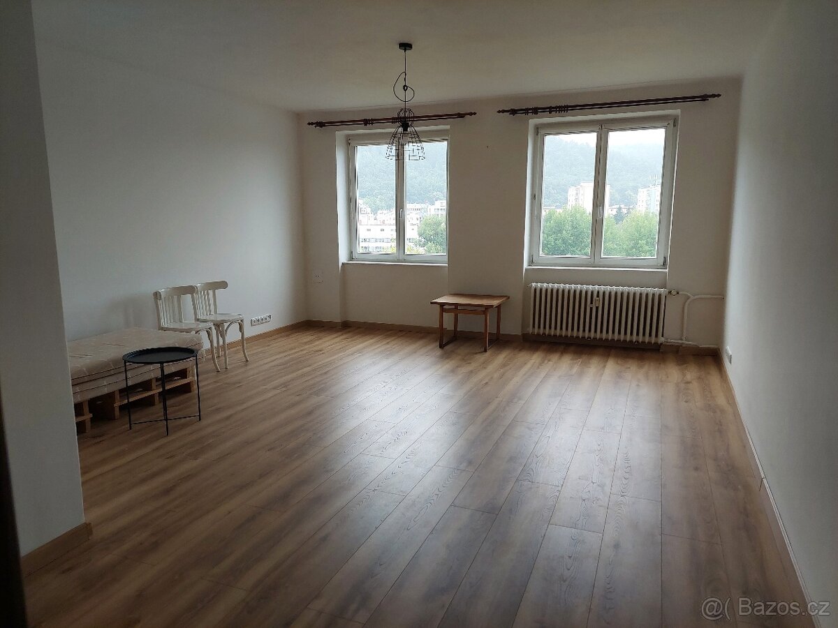 Pronájem bytu 3+1 se sklepní kójí a garáží (poplatek zvlášť)