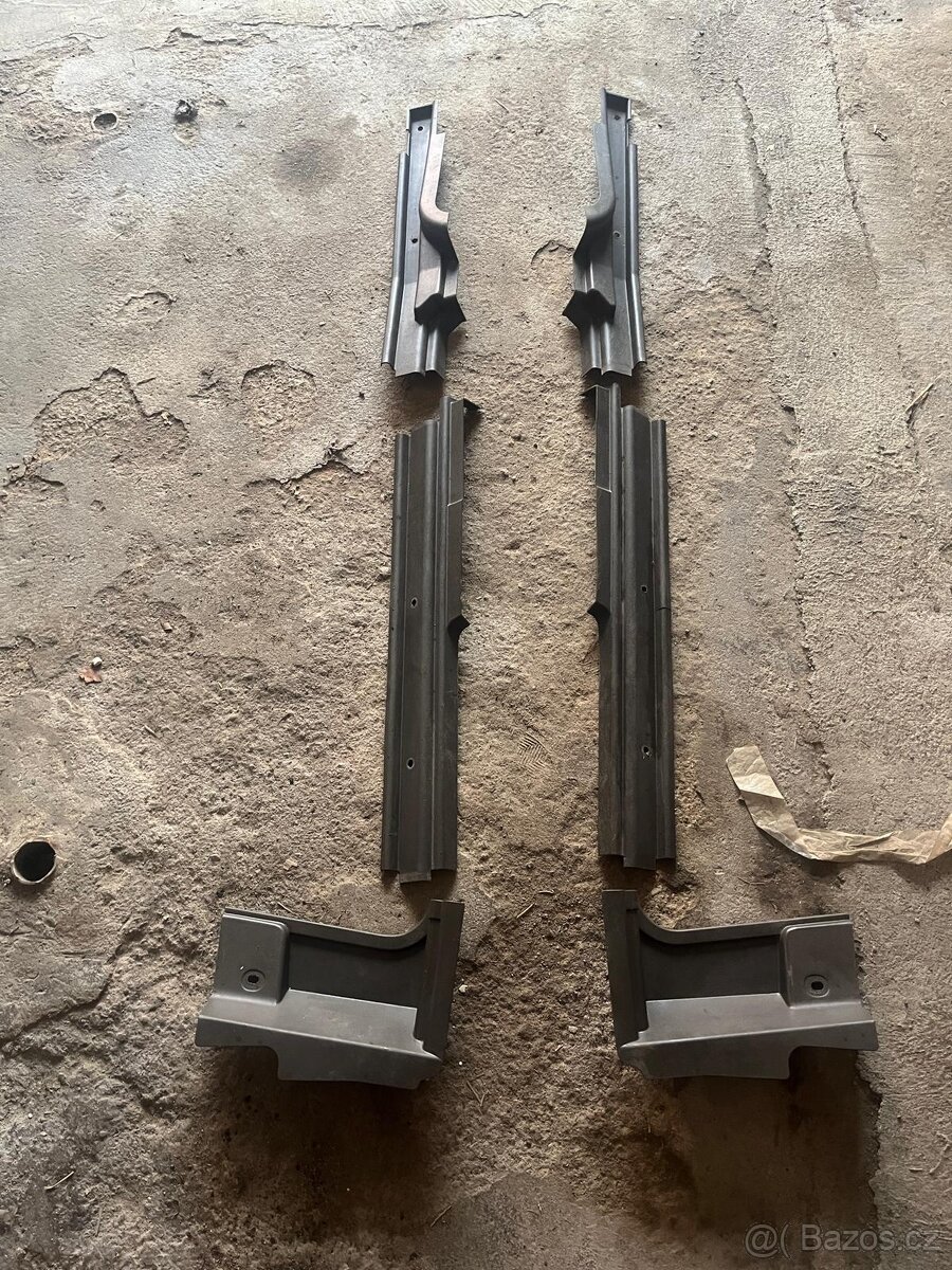 Prahové plasty lišty hnědé škoda favorit 135 136 l LS