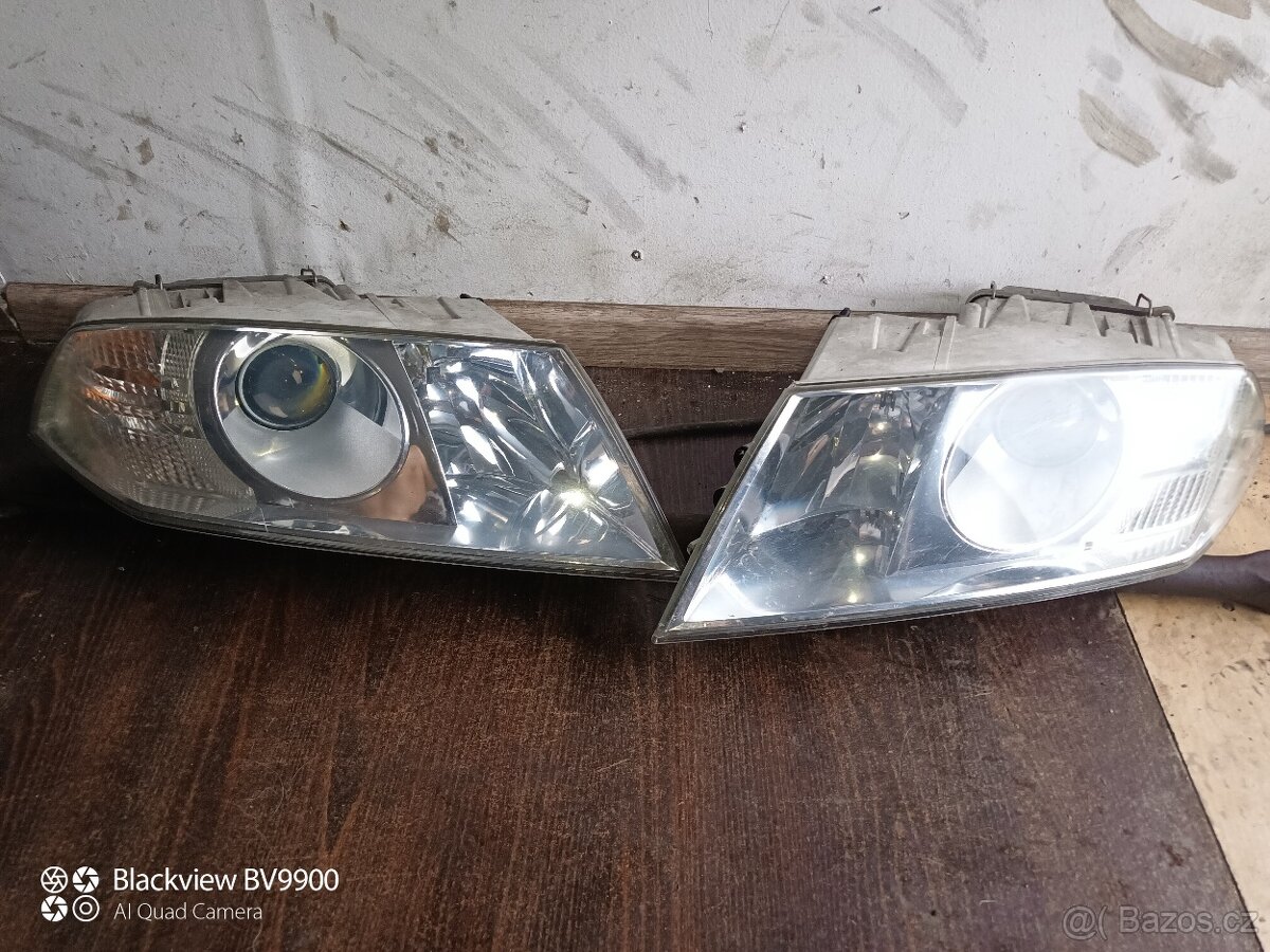 Škoda Octavie 2 přední xenonové světlomety.