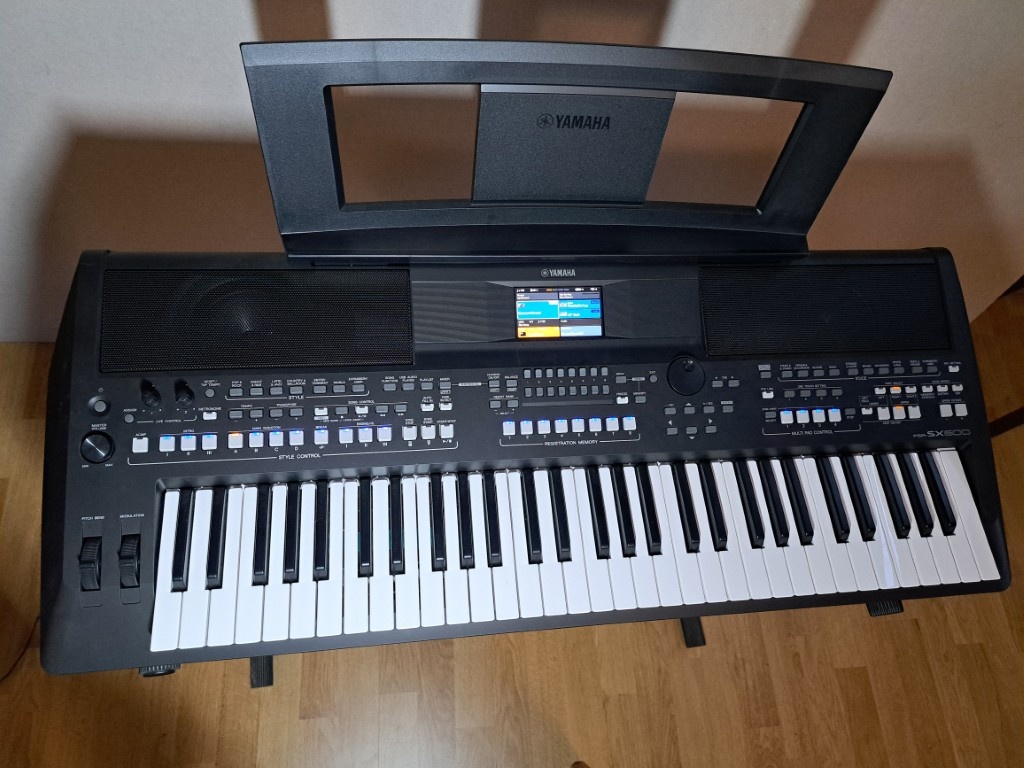 Zamluveno - Klávesy Yamaha PSR - SX600