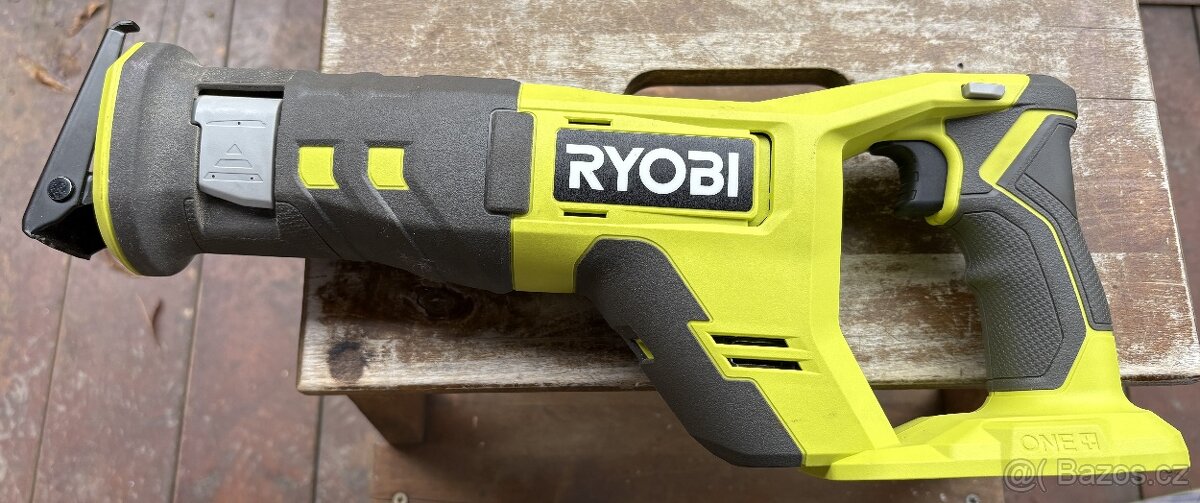 RYOBI-AKU ONE+ šavlová pila - okružní pila - stavební světlo