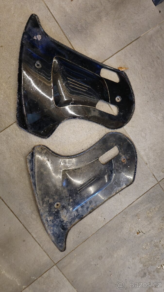 Kryty motoru kývačka