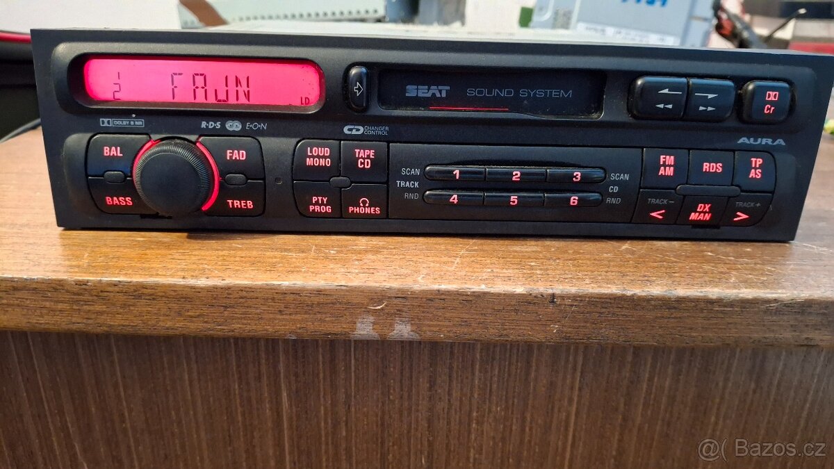 Autorádio Seat Aura - Originál + PIN, plně funkční