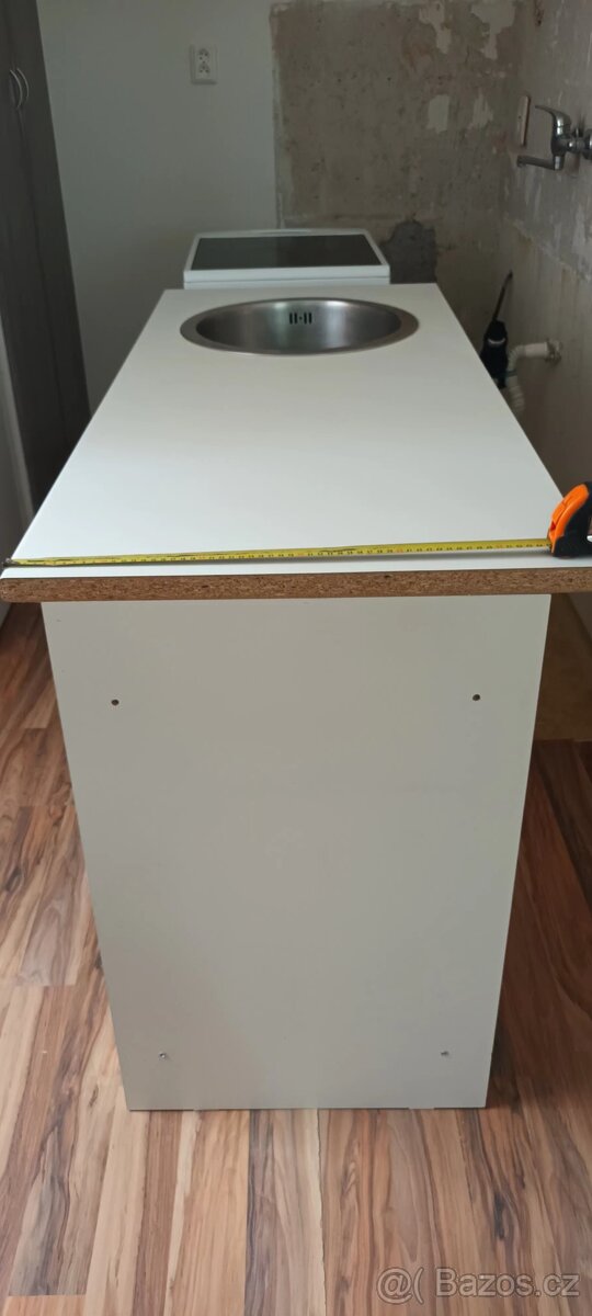 kuchyňská linka délky 140cm