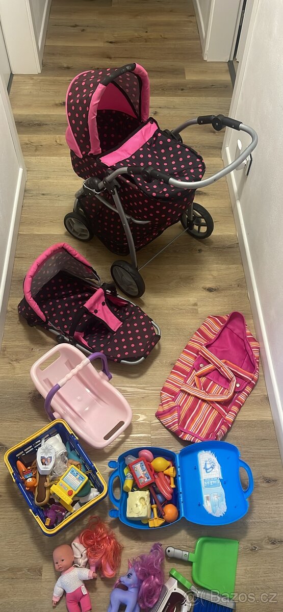 Kočárek pro panenky a hračky pro holčičku