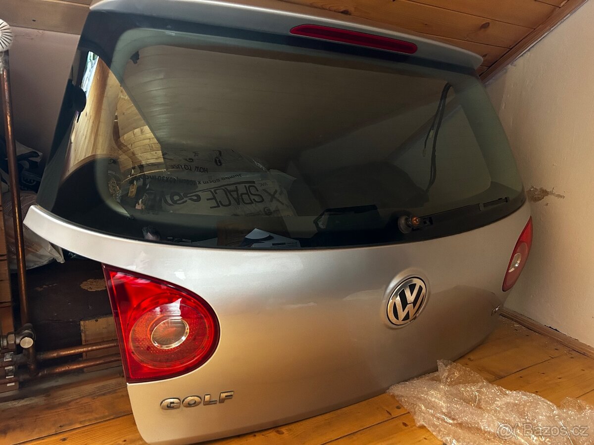 Víko kufru VW Golf 5