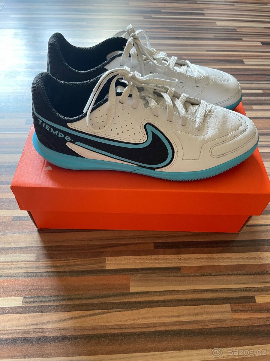 Kopačky Nike JR LEGEND 9 CLUB IC
