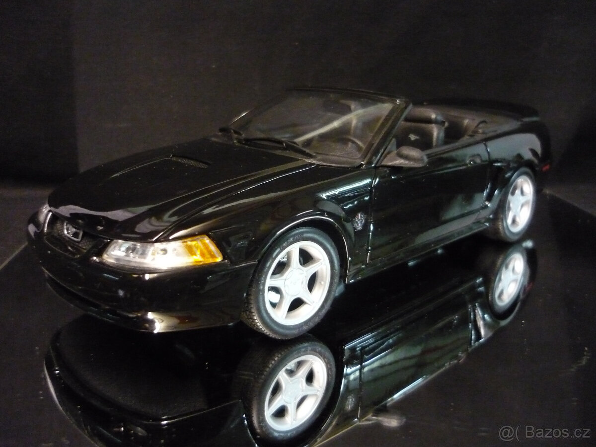 Ford Mustang GT 1999 Convertible Maisto 1/18
