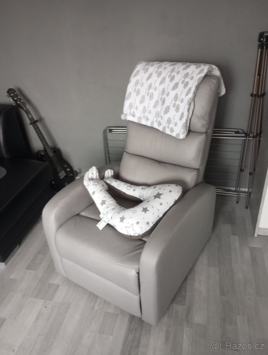 Polohovatelné/relaxační TV křeslo 70x80 + polštáře