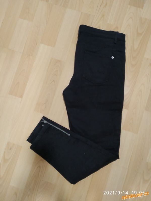 DÁMSKÉ ČERNÉ RIFLE DŽÍNY VEL.36