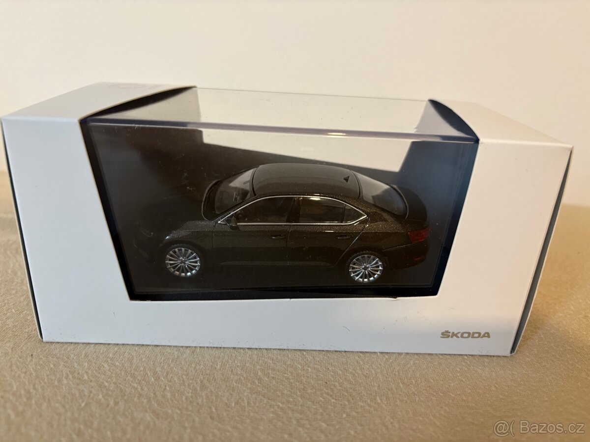 ŠKODA SUPERB III - magnetic brown (1:43)