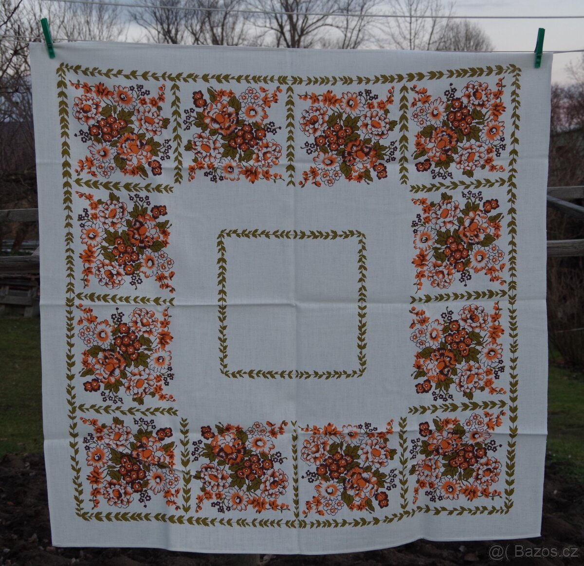 Retro ubrus květinový