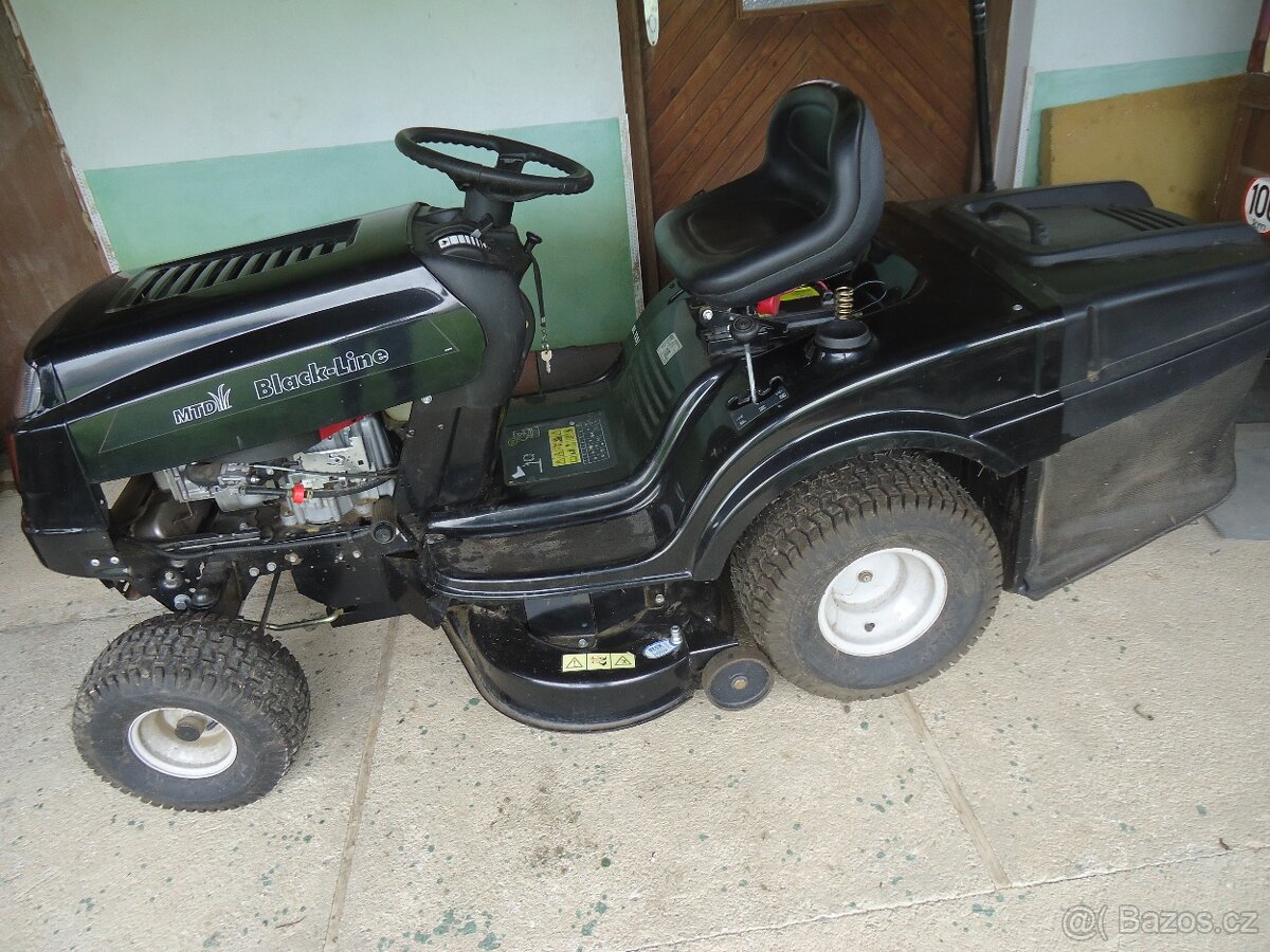 Zahradní traktůrek