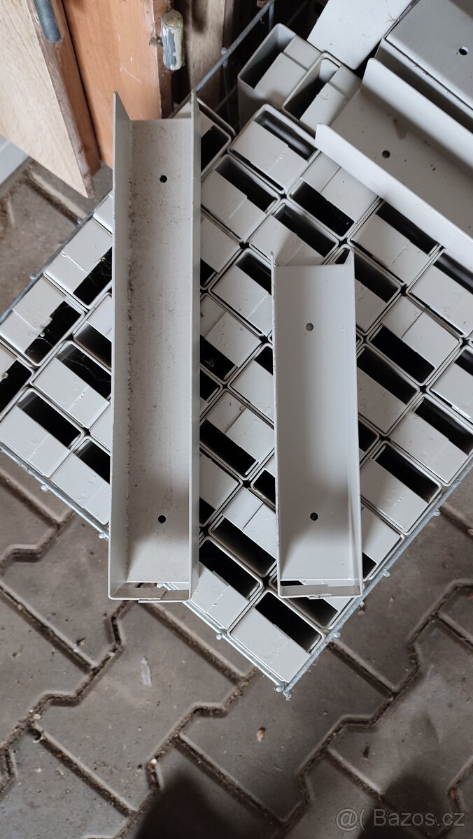 plechový učko držák