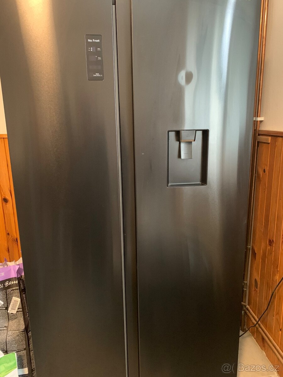 Americká lednice HISENSE