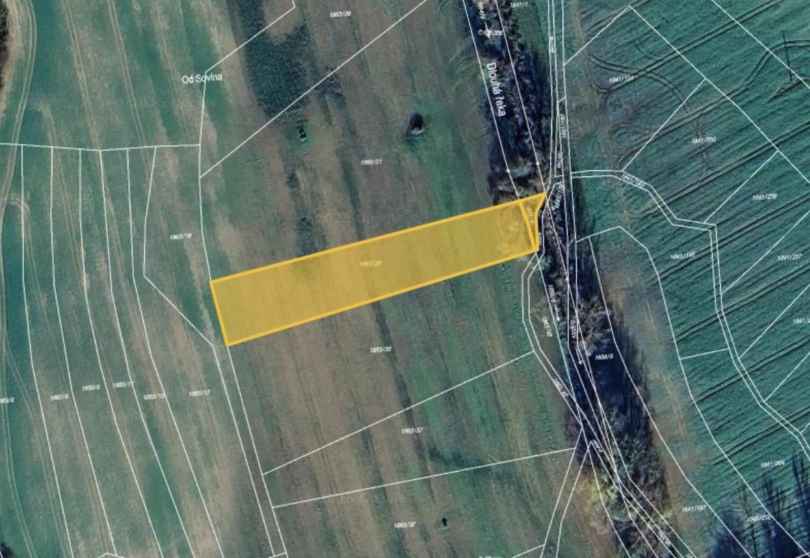 Prodej podílu 16/35 pole 1 282 m², Buchlovice