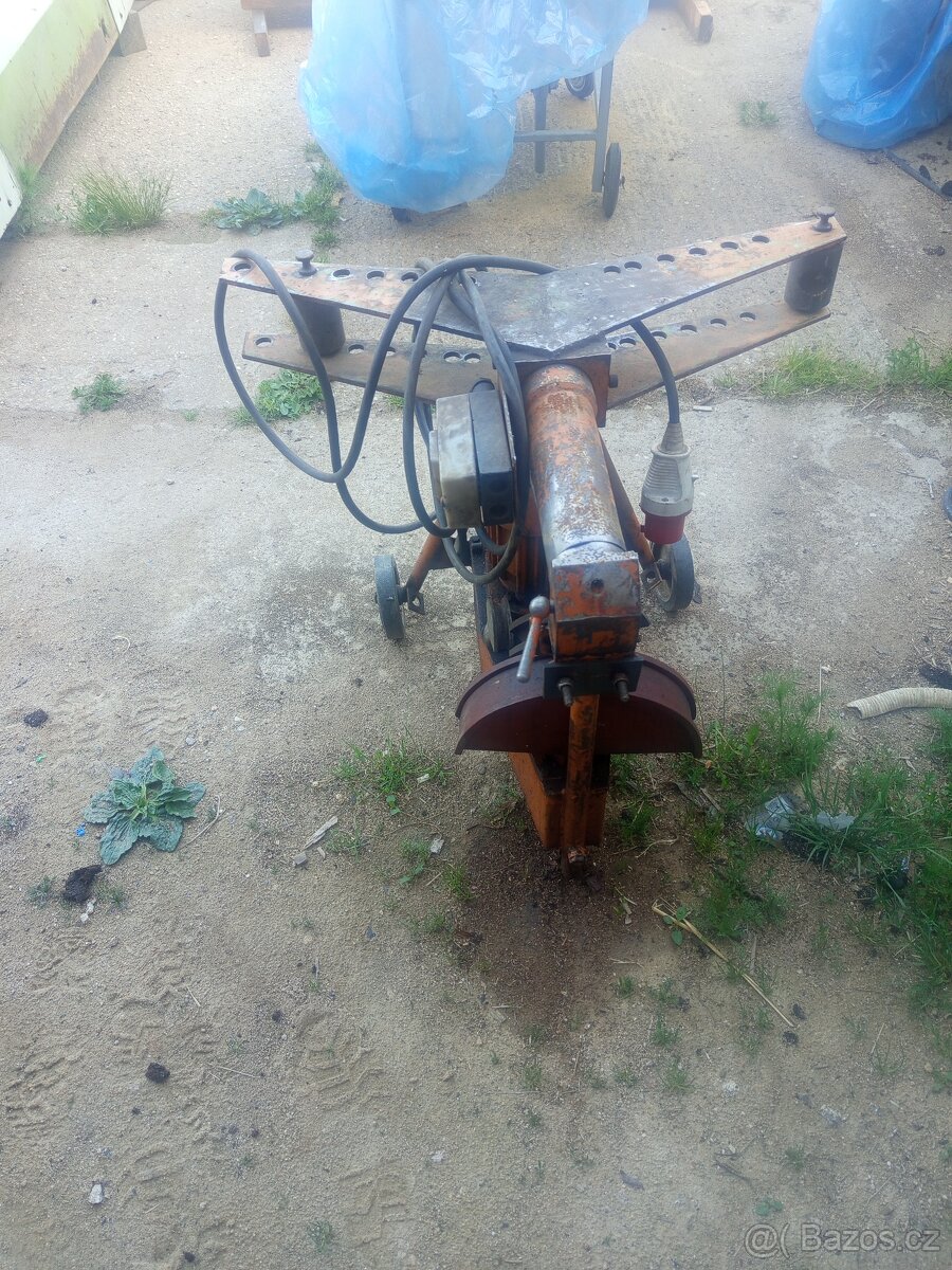 Ohýbačka trubek hydraulicka