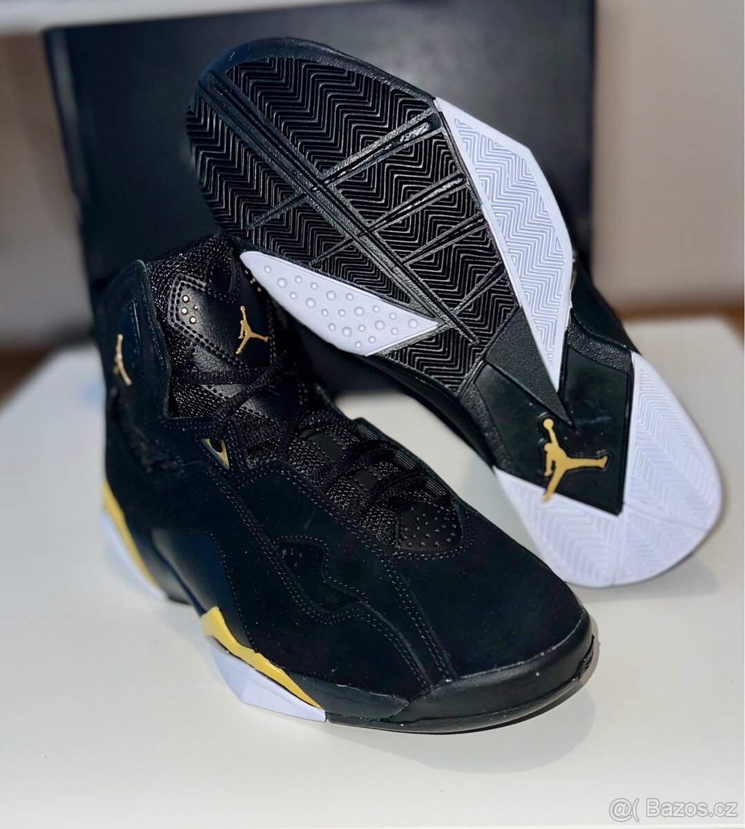 Nike Jordan True Flight černo-zlaté