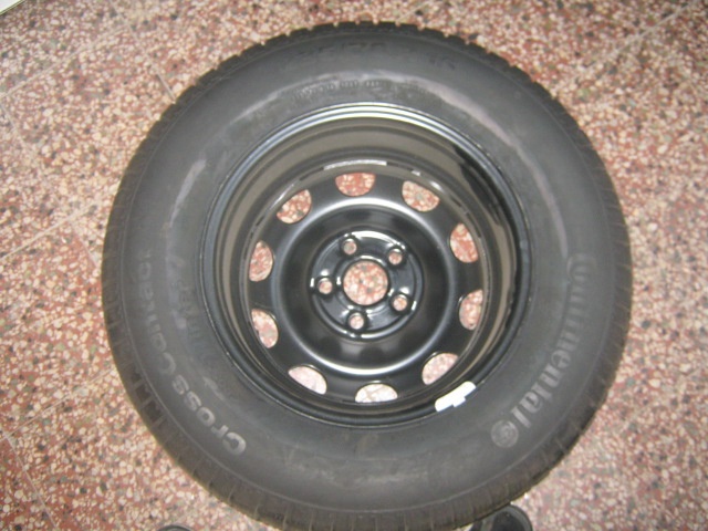 Zimní pneu 235/70 R16 Crosscontact s disky