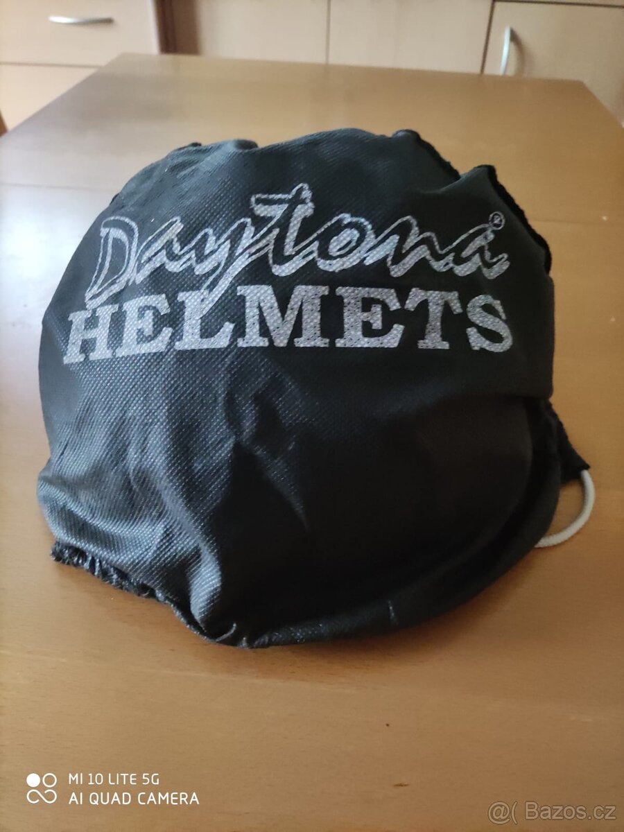 Prodám 2x retro motorkářskou helmu
