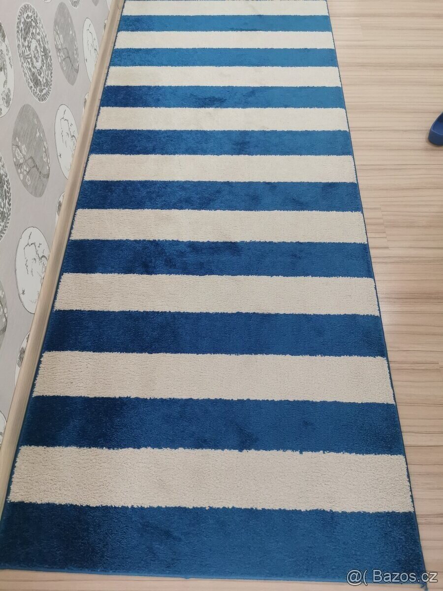 Moderní koberec, modro-bílá. Super stav