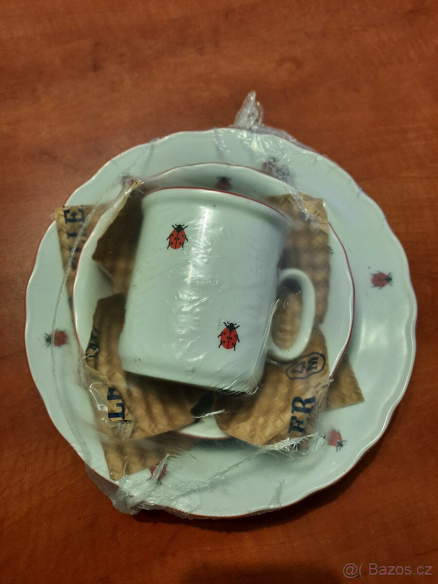 Dětská porcelánová jídelní souprava Beruška, Dux