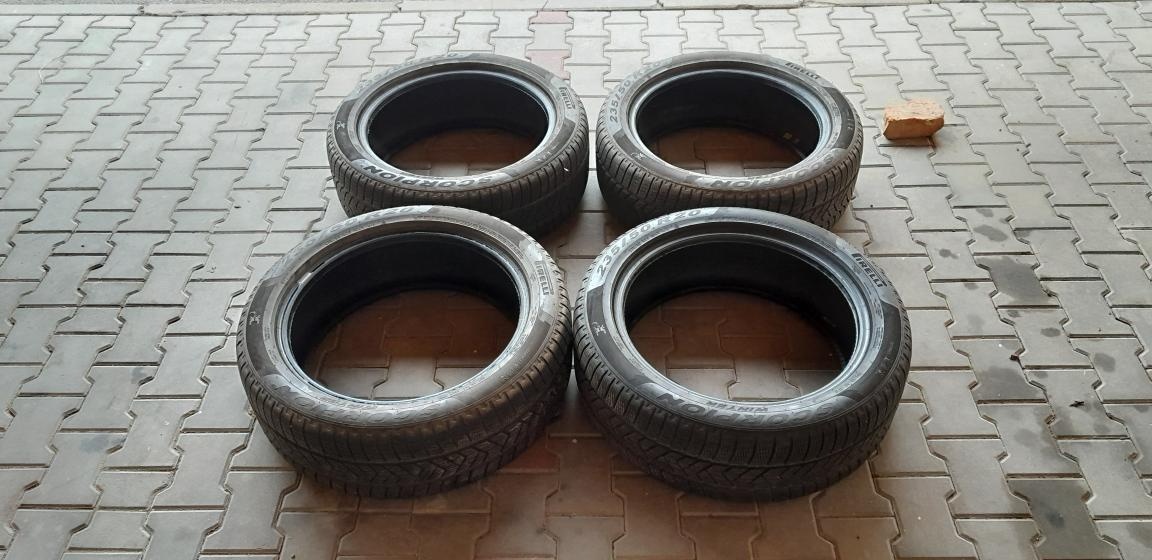 Prodám 4x zimní pneu 235/50R20 Pirelli Scorpion