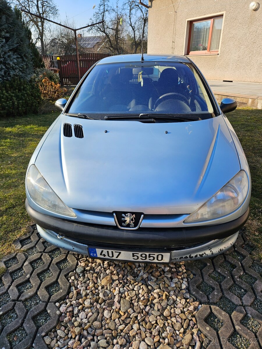 Peugeot 206 1,4 benzín