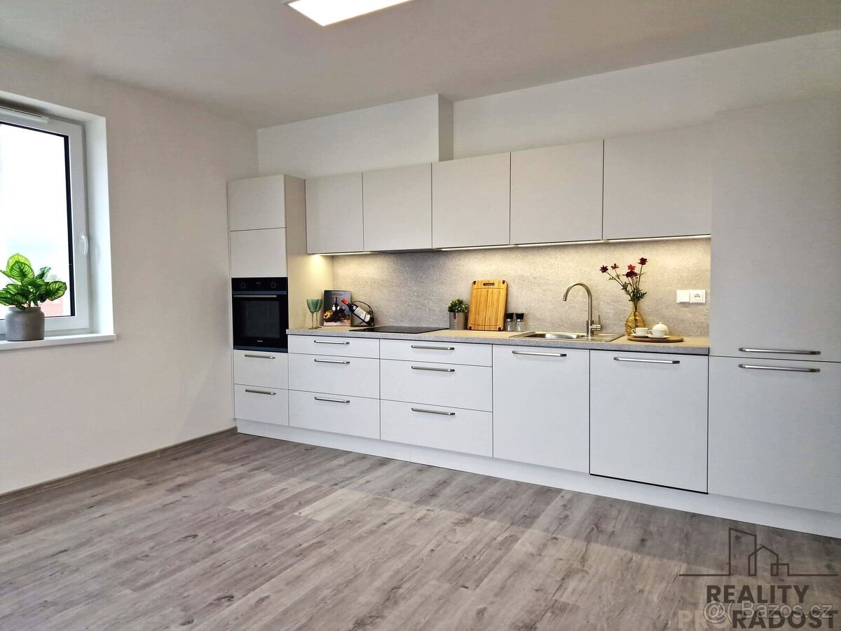 Pronájem novostavby bytu 2+kk, 67 m2, terasa 16 m2, garáž +