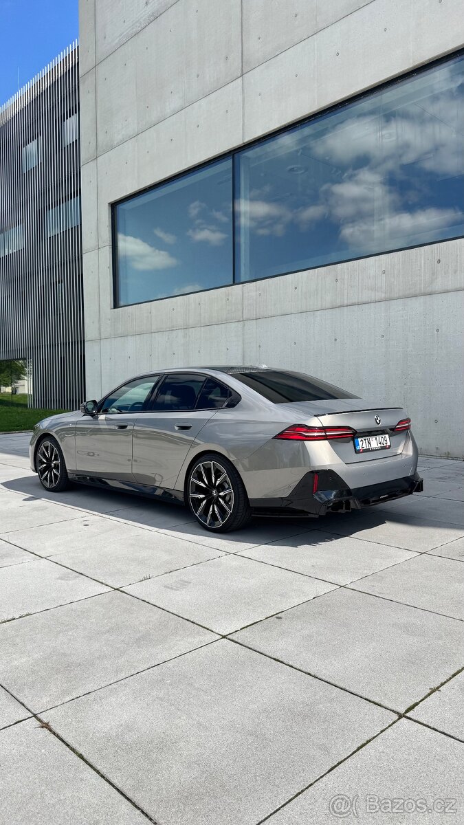 BMW 520d M Paket G60 197PS Alu 21” Hudba Bowers Max výbava