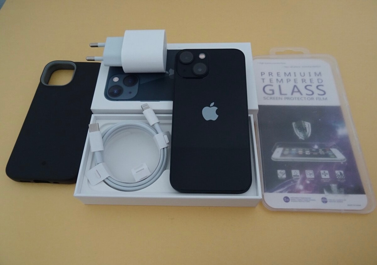 Apple iPhone 13 256GB černý - TOP STAV