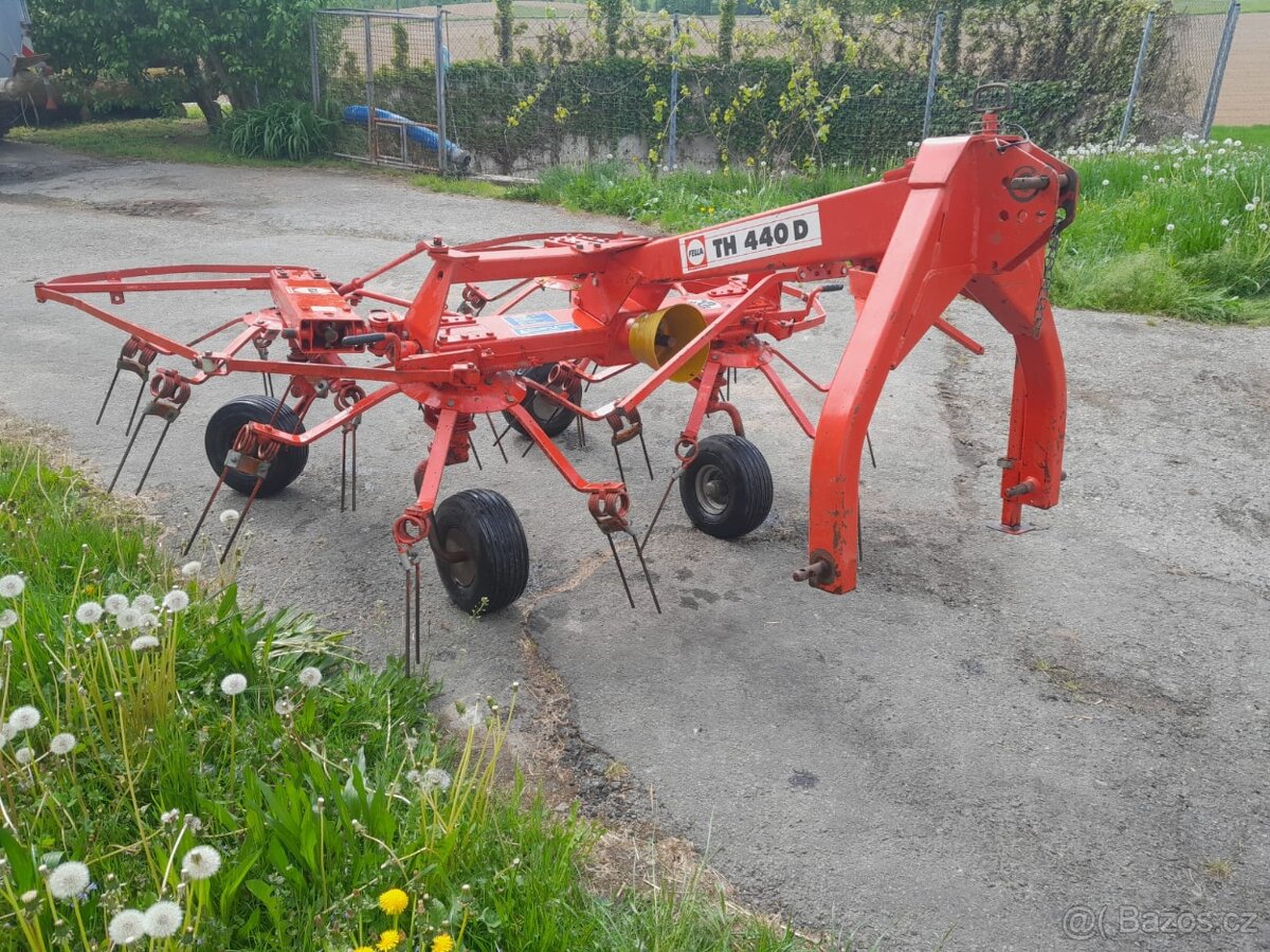 Super obraceč sena Fella 440