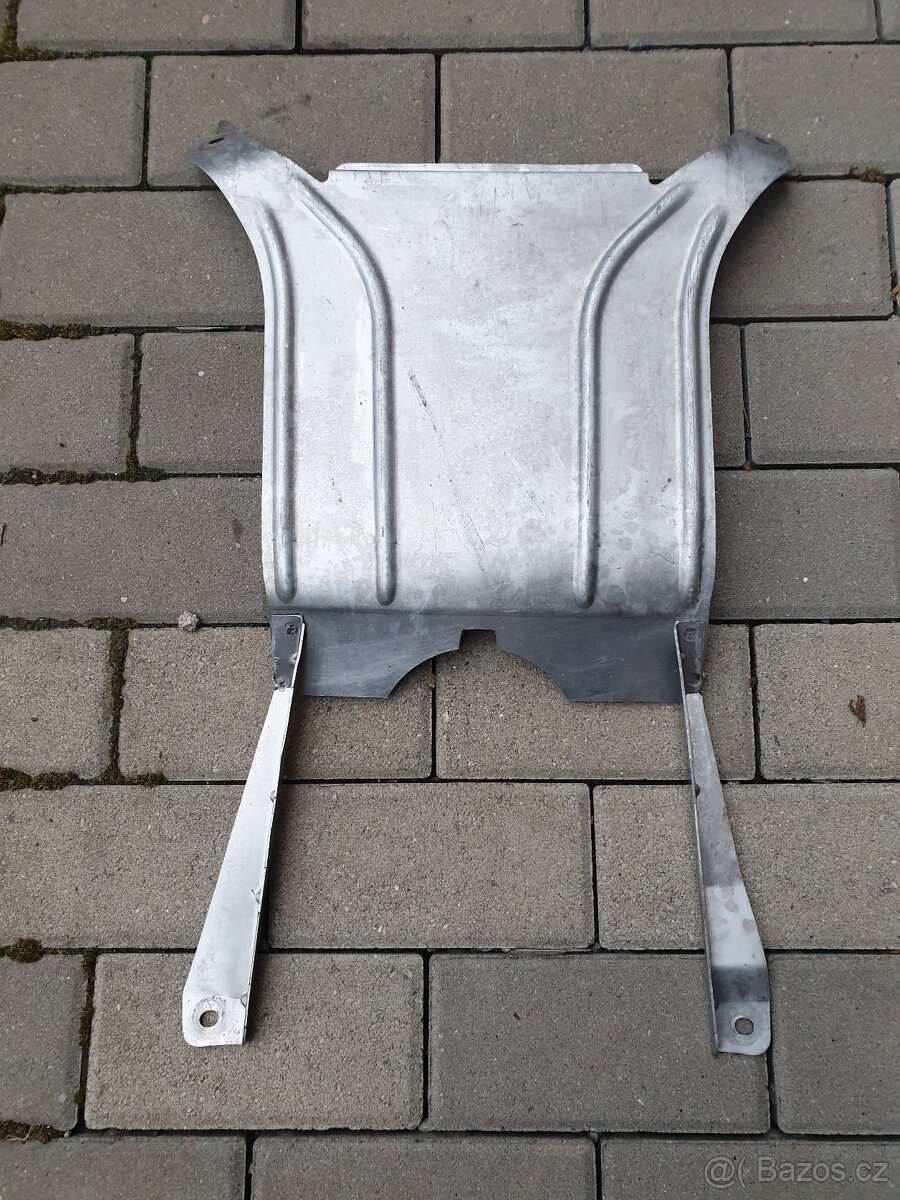 Bmw e30 325i kryt/vedeni vzduchu pod prevodovkou