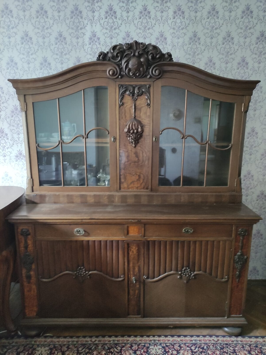 Vyřezávaný nábytek - set