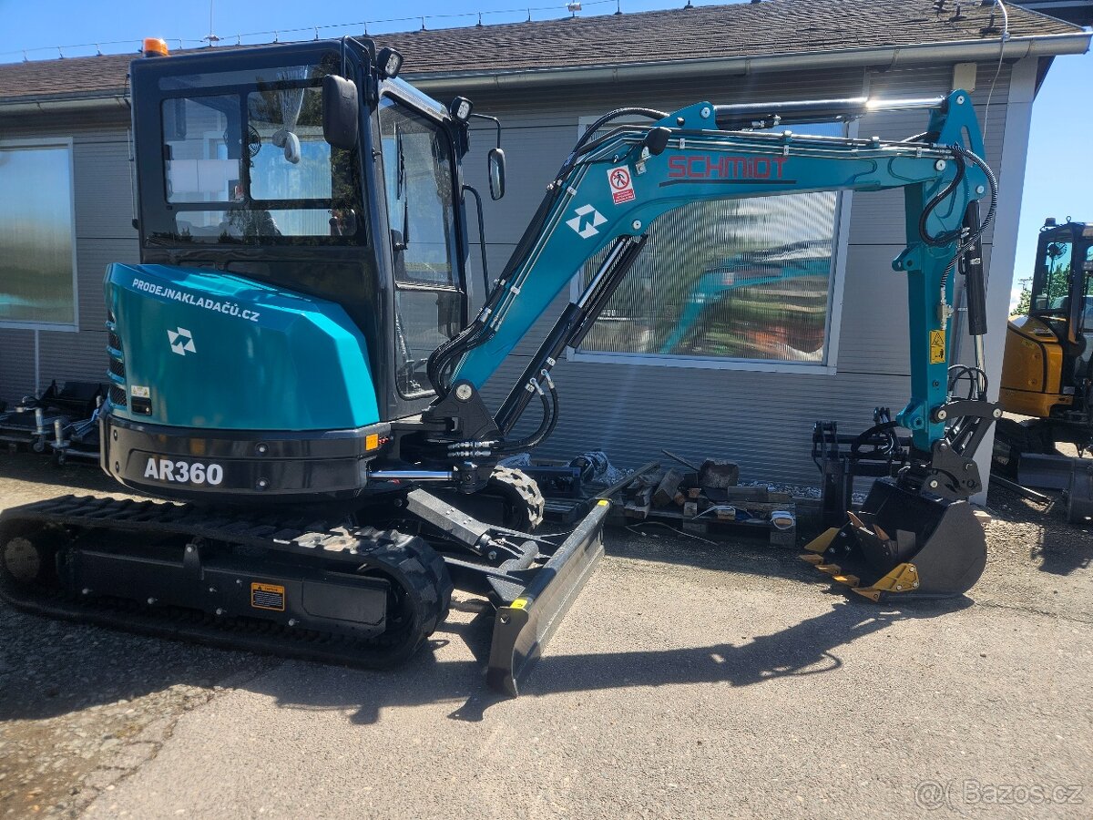 pásové rypadlo, bagr, motor Kubota