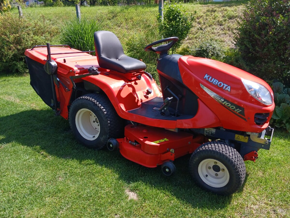 Zahradní traktor Kubota GR 2100 -II pohon kol 4x4