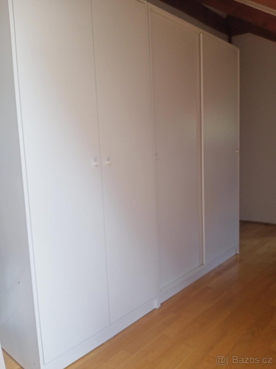 Prodám dvě šatní skříně IKEA