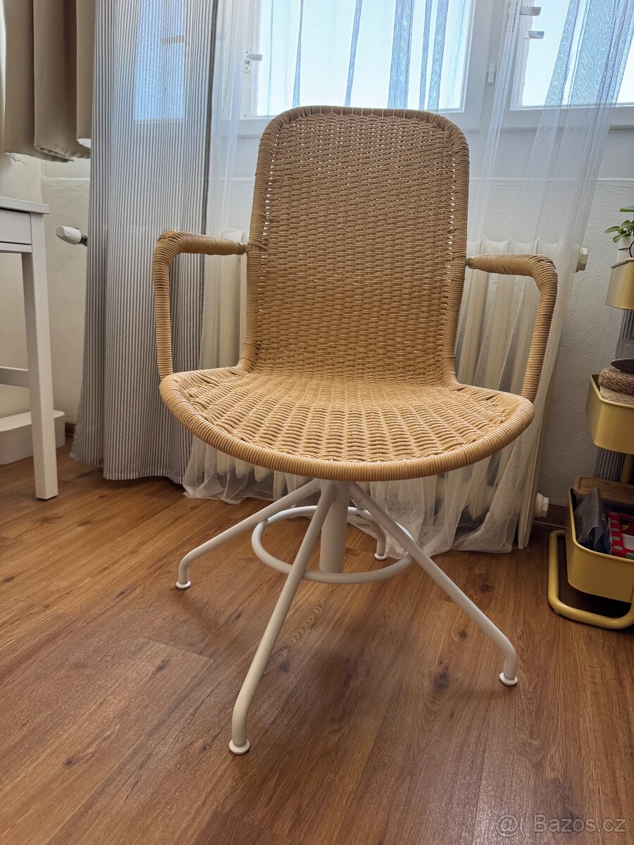 IKEA STIGBYGEL otočná židle s područkami, béžová/bílá