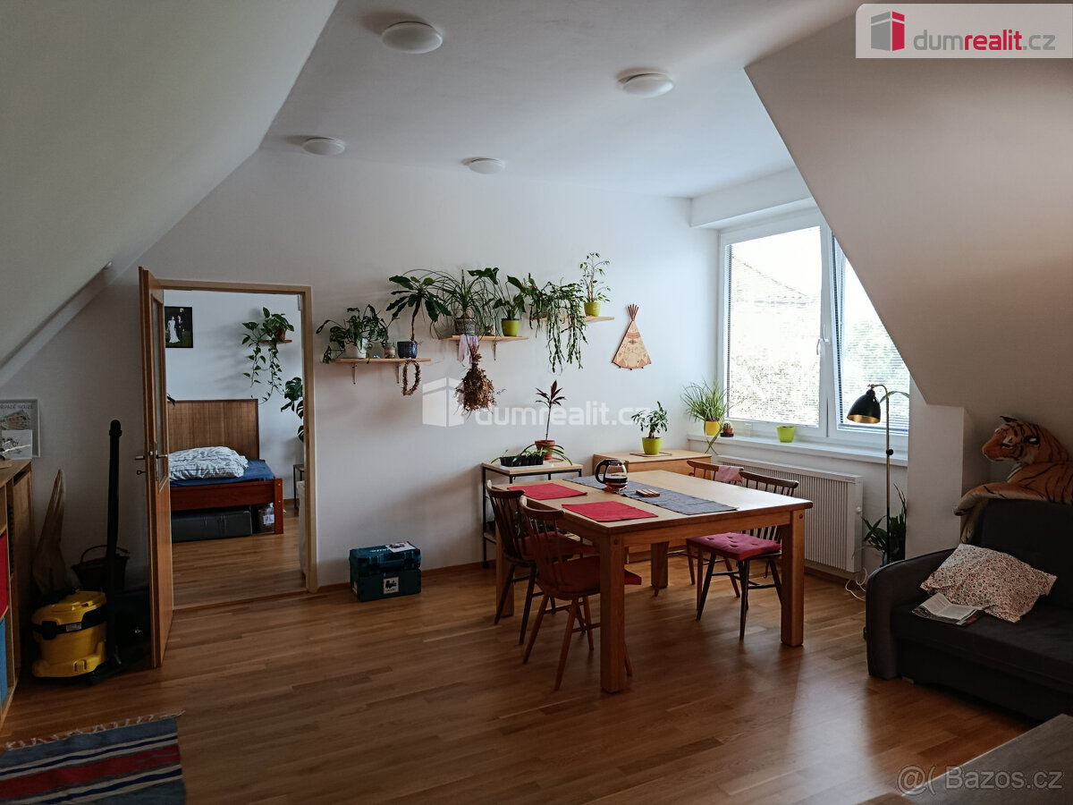 Velmi pěkný byt 2+kk po rekonstrukci, Praha 5-Smíchov