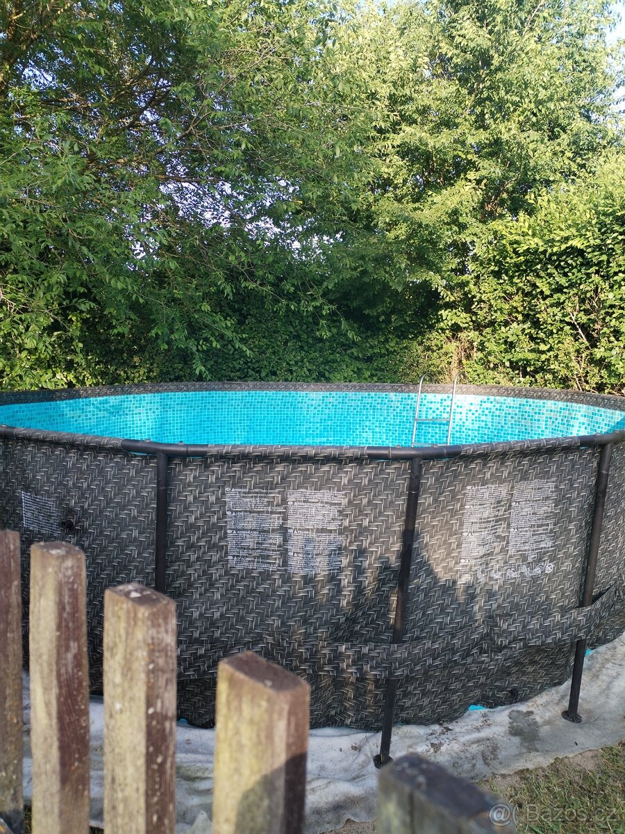 Prodám bazén 4,5x1,3 k opravě