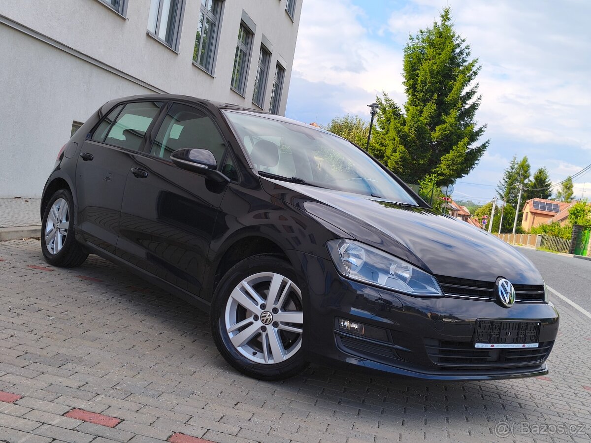 VW Golf VII 1.2TSi 77kw,ACC,výhřevy,2xkola,2xklíč,Serviska