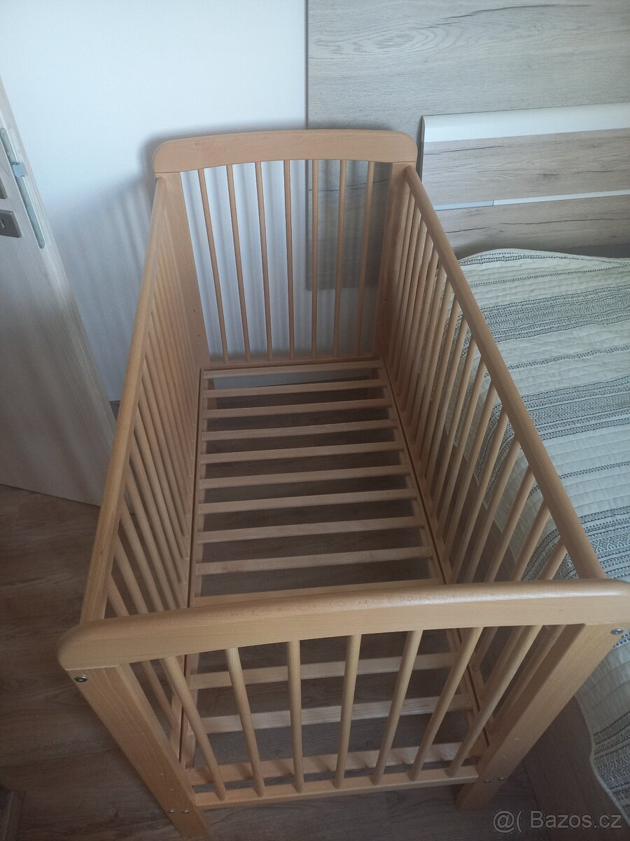 dětská postýlka