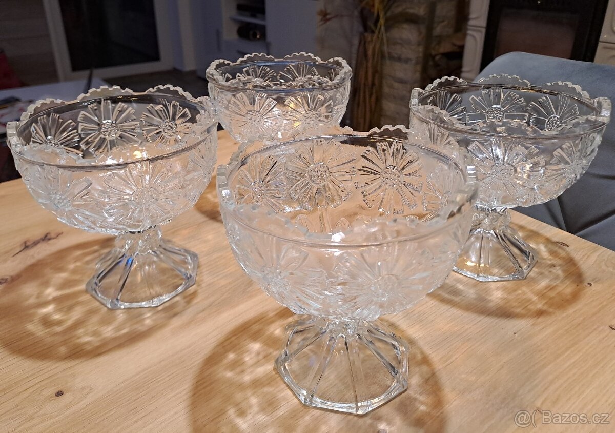 Krásné velké poháry na zmrzku a jiné