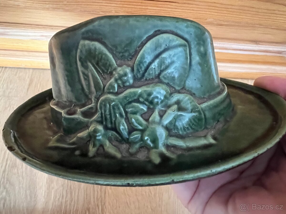 Myslivecký klobouk popelník