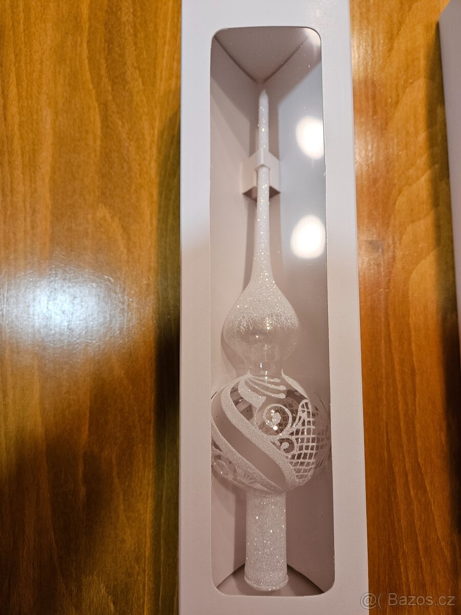 Nové skleněné vánoční ozdoby