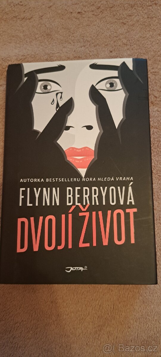Dvojí život - Flynn Berryová