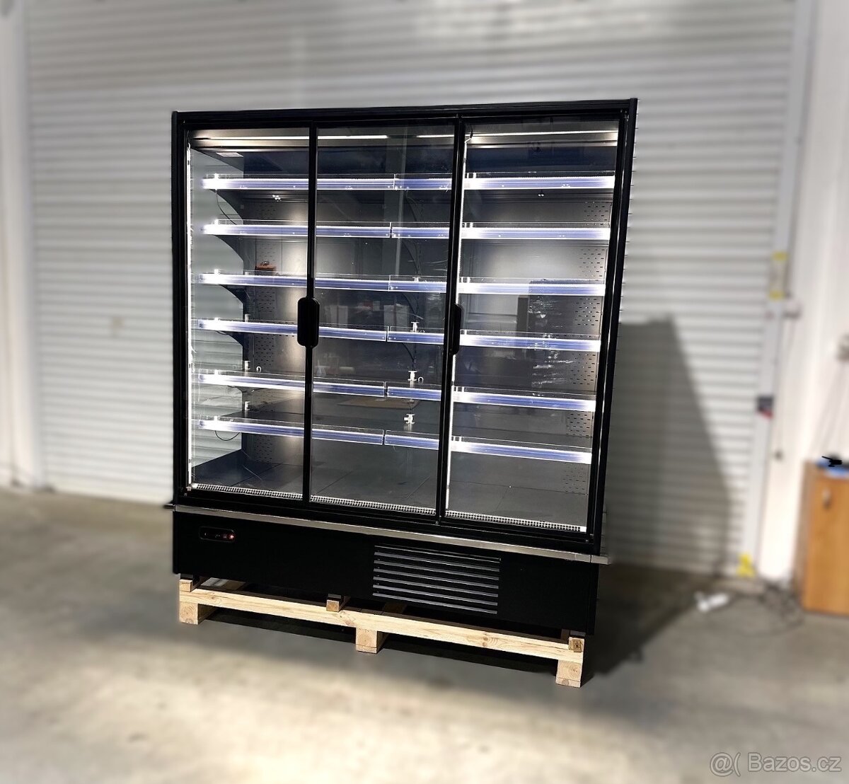 Přístěnná vitrína IM 2m