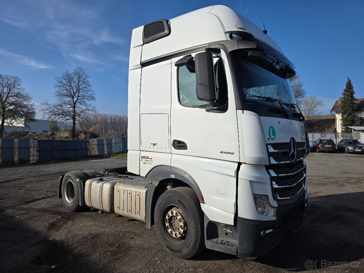 Tahač Mercedes Benz Actros