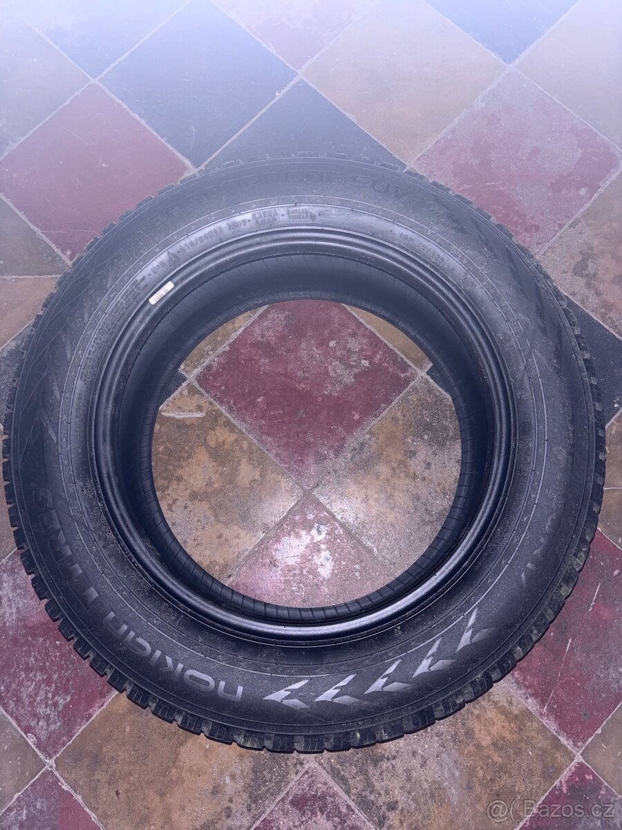 Celoroční pneu Nokian 225/60 r17 Suv