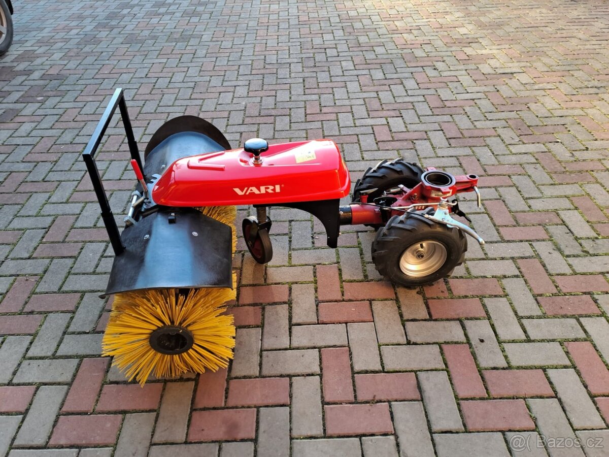 Válcový kartáč a převodova skříň